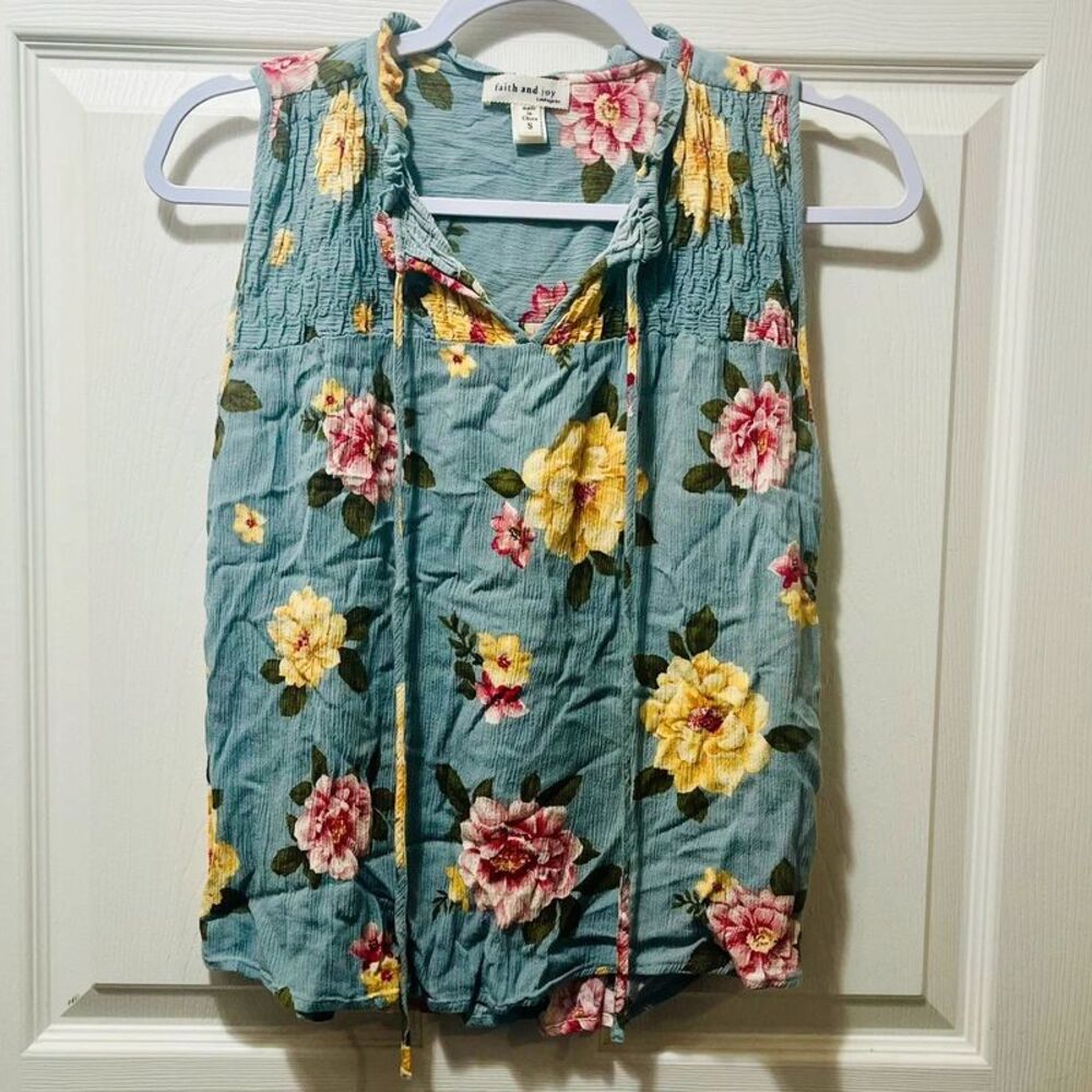 Faith and Joy Los Angeles Floral Blouse Small Lace Up Rayon Sage Green Peplum